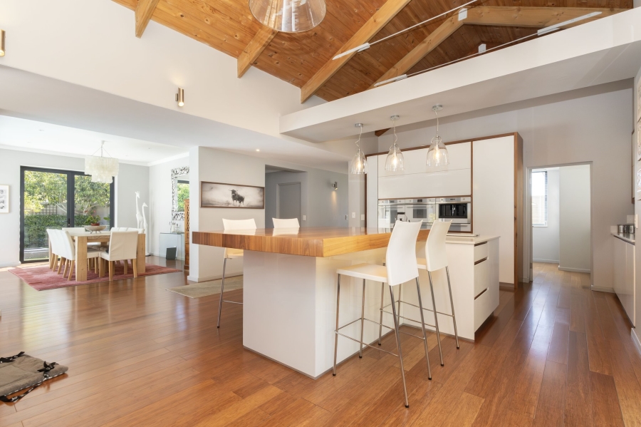 To Let 4 Bedroom Property for Rent in Big Bay Western Cape